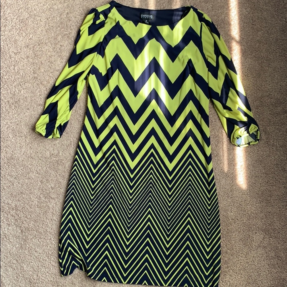 En studio focus patterned dress